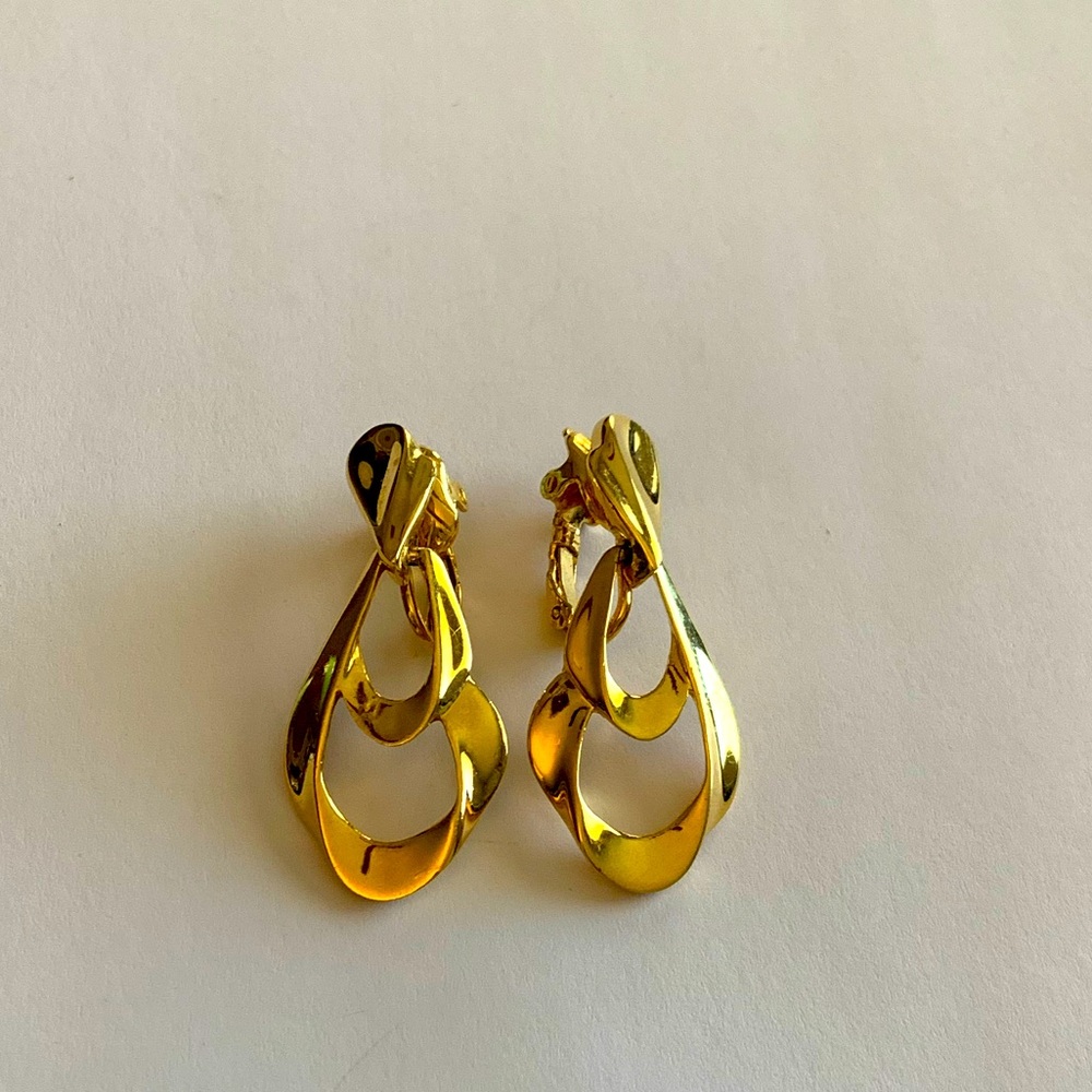 80s signed trifari clip on earrings